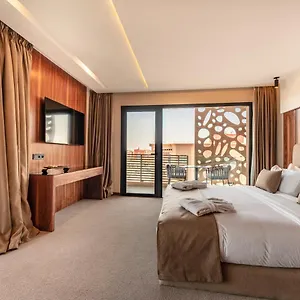 4* Hotel Longue Vie